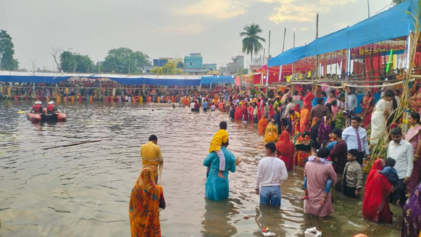 उदाउँदो सूर्यलाई अघ्र्य दिँदै छठ सम्पन्न